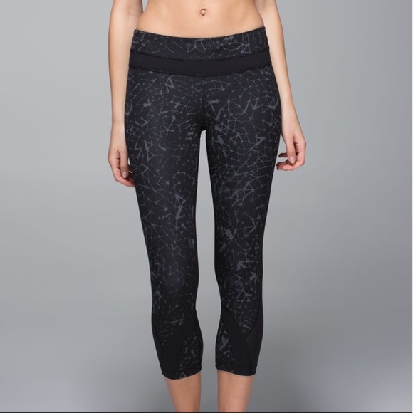 🍋 Lululemon Run Inspire Crop II ~ EUC - Picture 9 of 9